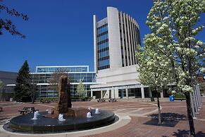 Holiday Inn Burlington Conference Centre by IHG