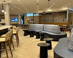 Holiday Inn Burlington Conference Centre by IHG