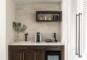 Mills House Charleston, Curio Collection by Hilton