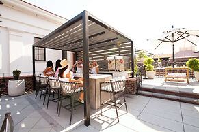 Mills House Charleston, Curio Collection by Hilton