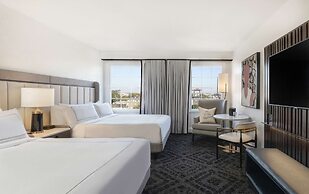 Mills House Charleston, Curio Collection by Hilton