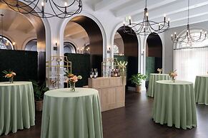 Mills House Charleston, Curio Collection by Hilton