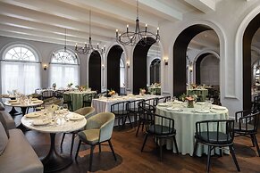 Mills House Charleston, Curio Collection by Hilton