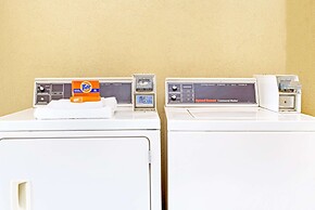 Days Inn by Wyndham Kingsland GA