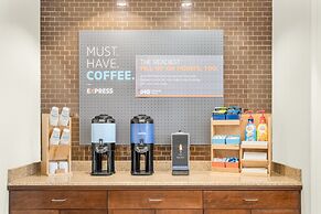 Holiday Inn Express & Suites Wilmington-Newark by IHG