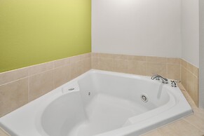 Holiday Inn Express & Suites Wilmington-Newark by IHG