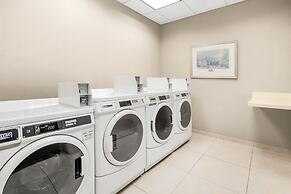 Holiday Inn Express & Suites Wilmington-Newark by IHG