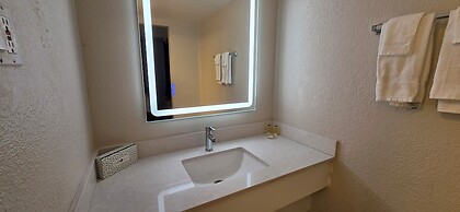 Super 8 by Wyndham Austin South / I-35