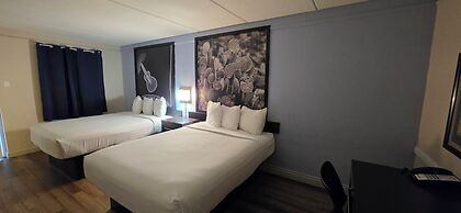 Super 8 by Wyndham Austin South / I-35