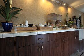 Americas Best Value Inn North Capital