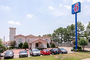 Motel 6 North Little Rock, AR - McCain
