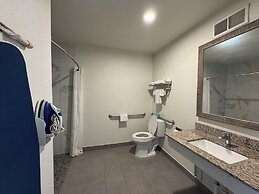 Clarion Inn & Suites Dothan South