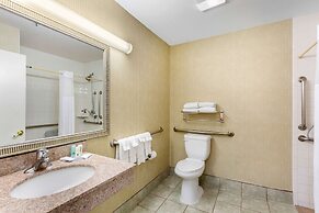 Quality Inn & Suites Oceanside near Camp Pendleton