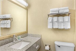 Quality Inn & Suites Oceanside near Camp Pendleton