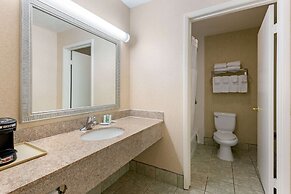 Quality Inn & Suites Oceanside near Camp Pendleton