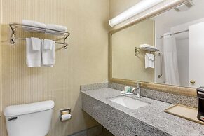 Quality Inn & Suites Oceanside near Camp Pendleton