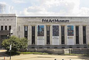 Holiday Inn Express Nashville Downtown - Broadway by IHG