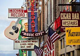 Holiday Inn Express Nashville Downtown - Broadway by IHG