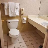 Piccadilly Inn Airport