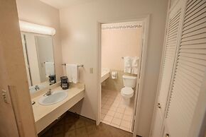 Piccadilly Inn Airport