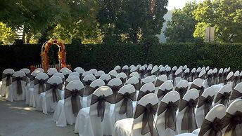 Piccadilly Inn Airport