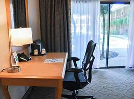 Piccadilly Inn Airport