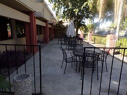 Piccadilly Inn Airport