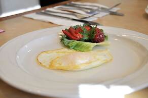 Piccadilly Inn Airport