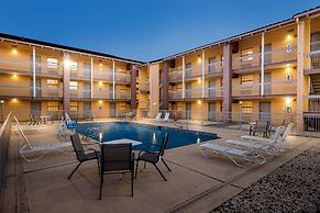 Days Inn by Wyndham Birmingham/West