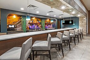 DoubleTree by Hilton Tulsa - Warren Place