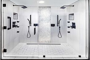 DoubleTree by Hilton Tulsa - Warren Place