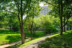 DoubleTree by Hilton Tulsa - Warren Place