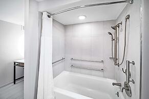 DoubleTree by Hilton Tulsa - Warren Place