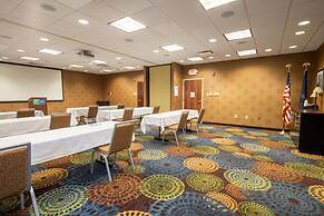 Holiday Inn Express Hotel & Suites Pittsburgh Airport by IHG