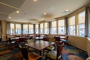 Holiday Inn Express Hotel & Suites Pittsburgh Airport by IHG