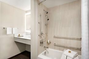 Doubletree by Hilton McLean Tysons