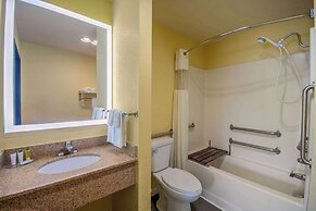 Days Inn by Wyndham Evansdale Waterloo