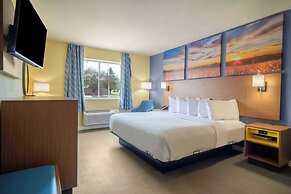 Days Inn by Wyndham Evansdale Waterloo