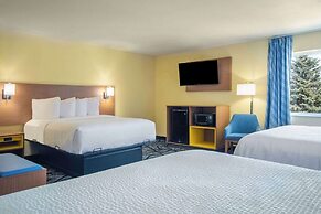 Days Inn by Wyndham Evansdale Waterloo