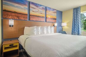 Days Inn by Wyndham Evansdale Waterloo