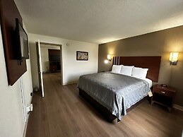 Econo Lodge Inn & Suites