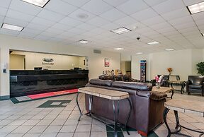 Econo Lodge Inn & Suites