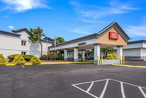 Econo Lodge Inn & Suites