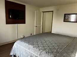 Econo Lodge Inn & Suites