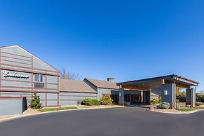 Hotel Endeavor Inn & Suites, Trademark Collection by Wyndham, Topeka ...