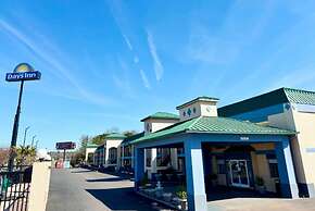 Days Inn by Wyndham Greenville