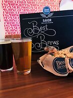 The Crossroads Hotel, Newburgh