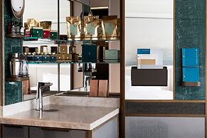 Island Shangri-La, Hong Kong