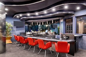 Atrium Hotel at Orange County Airport