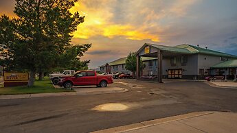 Yellowstone River Inn & Suites